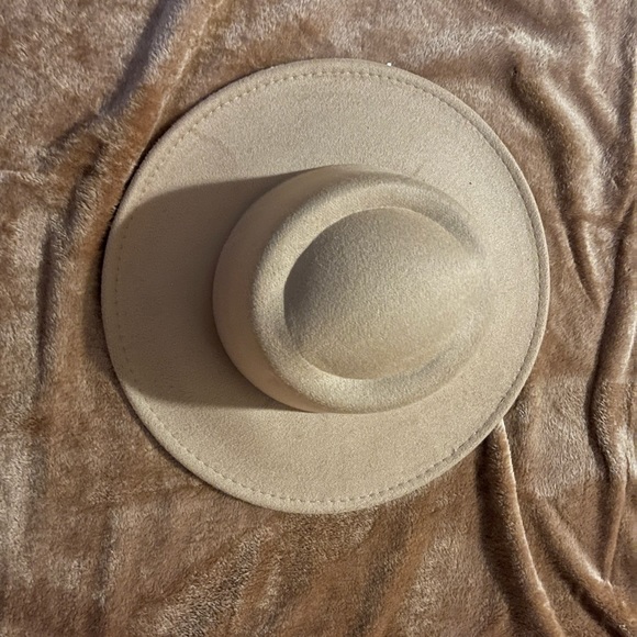 Cream Fedora - Picture 1 of 2